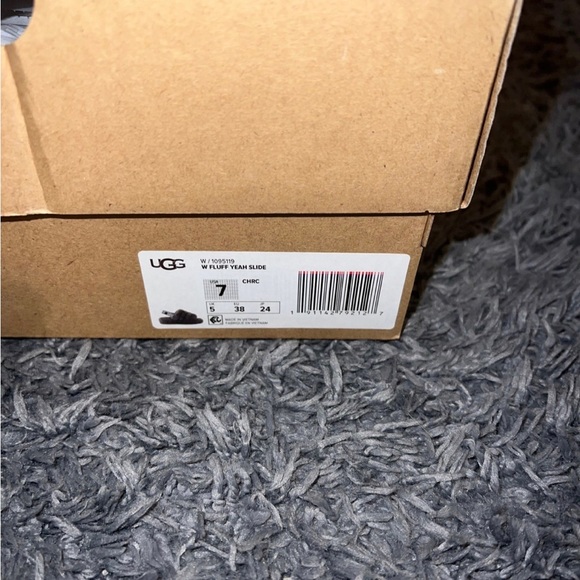 UGG furry slides size 7 - Picture 4 of 4